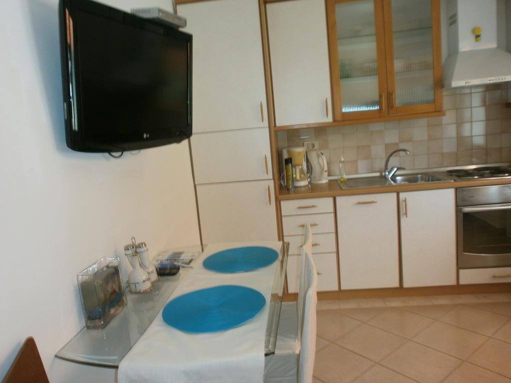 Apartments Mirna With Parking Lovran Exterior foto